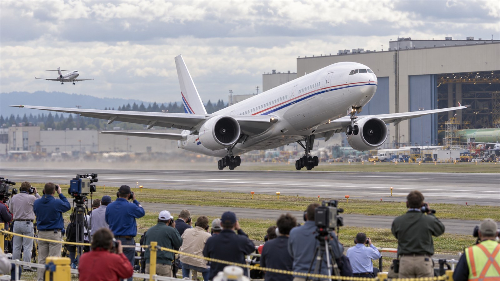 AI reconstruction of the Boeing 777 taking off on its first flight in 1994.